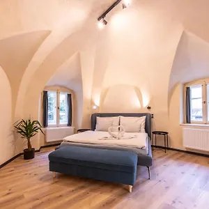 prague-locals-monastery-apartments.praguehotelsweb.com/