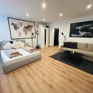 Apartment X-hain Kiezwohnung, Berlin